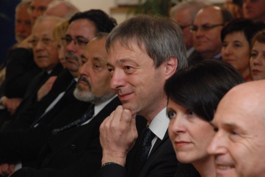 Stoječe ovacije Rudiju Vouku ob podelitvi Tischlerjeve nagrade 2012